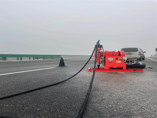 久治马路路基路面开裂下沉注浆加固灌浆